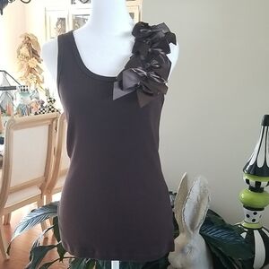 Chic Sleeveless Top with Bow Details